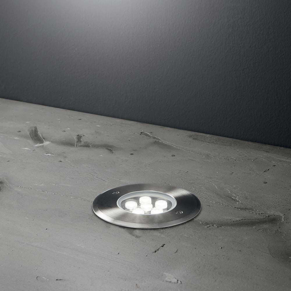 Floor LED Boden-Einbaustrahler IP67 auf grauem Untergrund