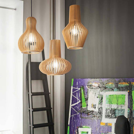 Suspension Citrus-3 Sp1 en bois dans un espace moderne avec des éléments en bois et en matériaux artificiels.