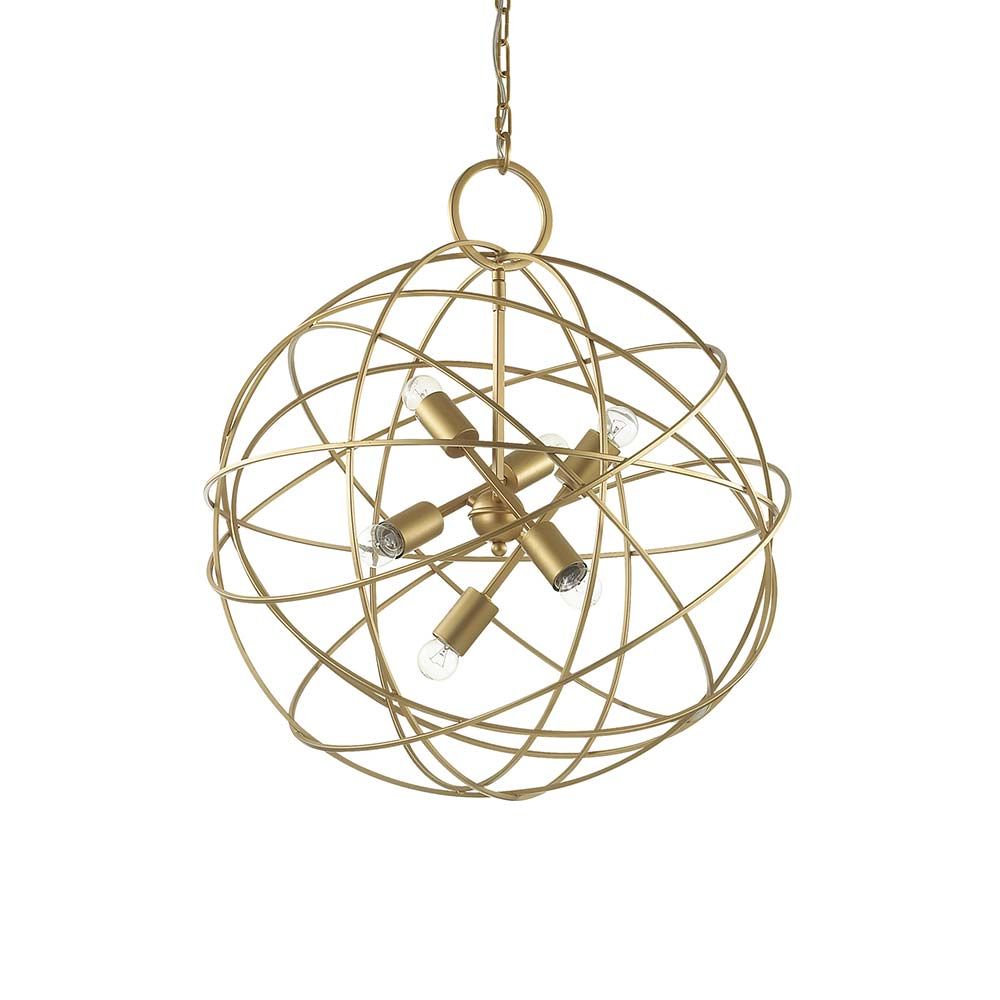 Hängeleuchte Konse Sp6 mit goldenem Drahtkorbdesign und modernen Glühbirnen.