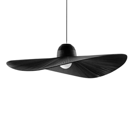 Hängeleuchte Madame Sp1 Schwarz mit elegantem, stilvollem Lampenschirm und einzigartigem Design.