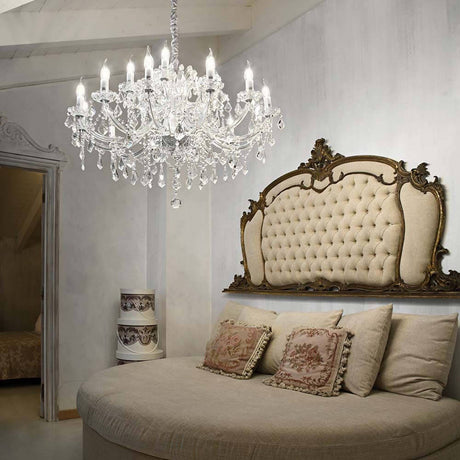 Suspension Napoleon Sp18 chrom dans une chambre élégante au-dessus d’un canapé rond