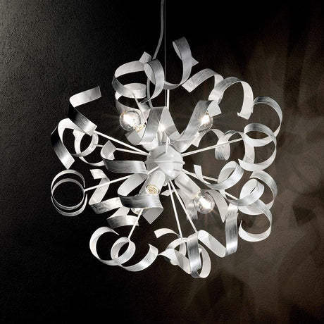 Suspension Vortex Sp6 couleur argent avec un design élégant et incurvé et des ampoules.