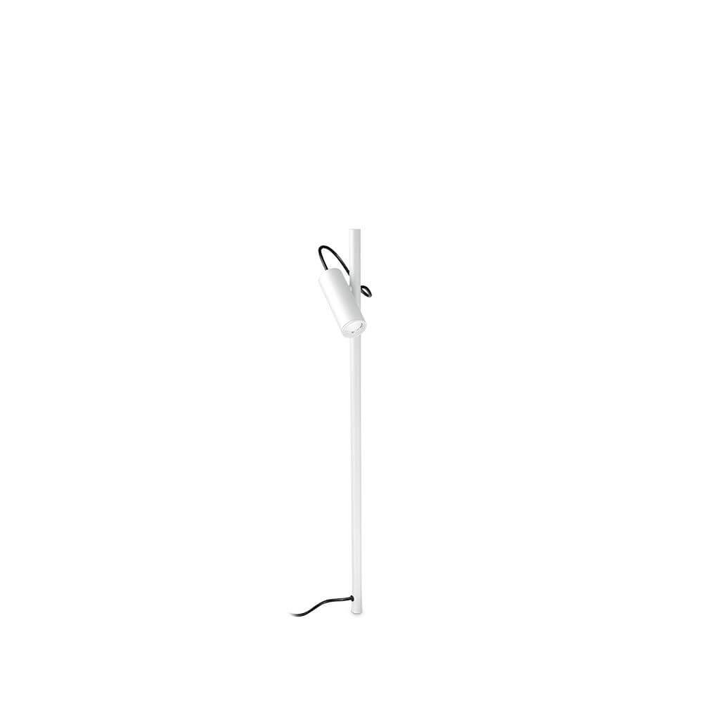 Hub Außen-Stehleuchte IP54 in modernem Design, ideal für den Außenbereich.