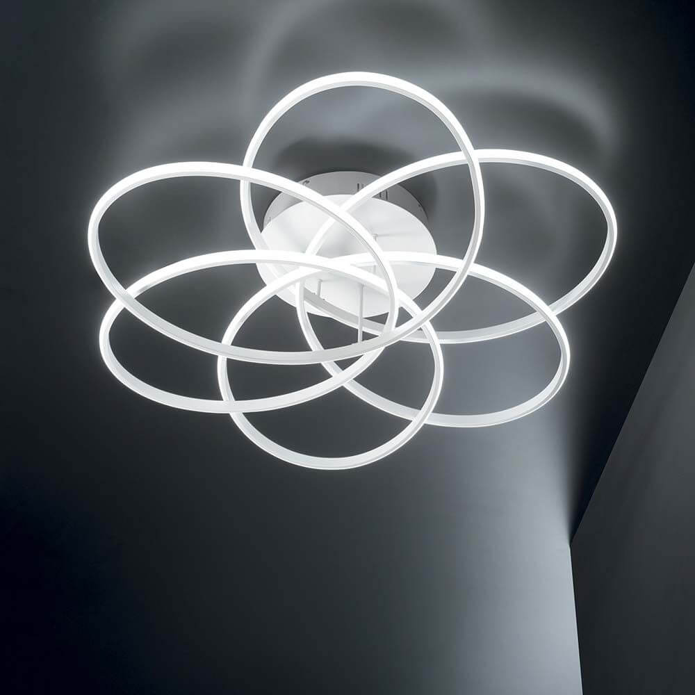 Karol LED Deckenleuchte Weiß im modernen Design mit kreisförmigen LED-Ringen.