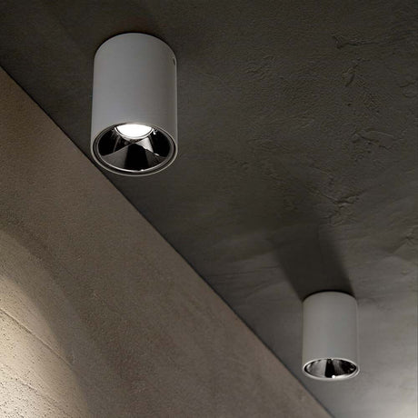 LED Nitro 15W round white ceiling light installed on the ceiling, modern design, ideal for living spaces.