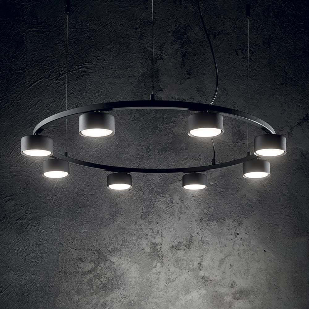 Minor Runde Pendelleuchte Schwarz mit mehreren Lichtquellen und modernem Design an einer Decke.
