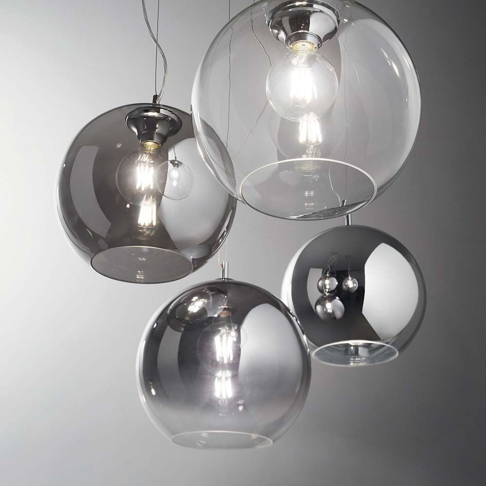 Pendellampe Chrom mit gläsernen Kugeln, edler Look für modernes Wohndesign.