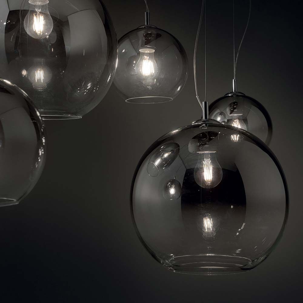 Pendelleuchte Ø 40cm in modernem Design mit gläsernen Kuppeln und warmem Licht, ideal für stilvolle Innenräume.