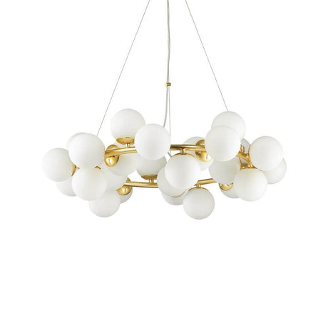 Taklampe Dna 25-flg. Hvit, satinert messing med opale glasskuler i moderne design.