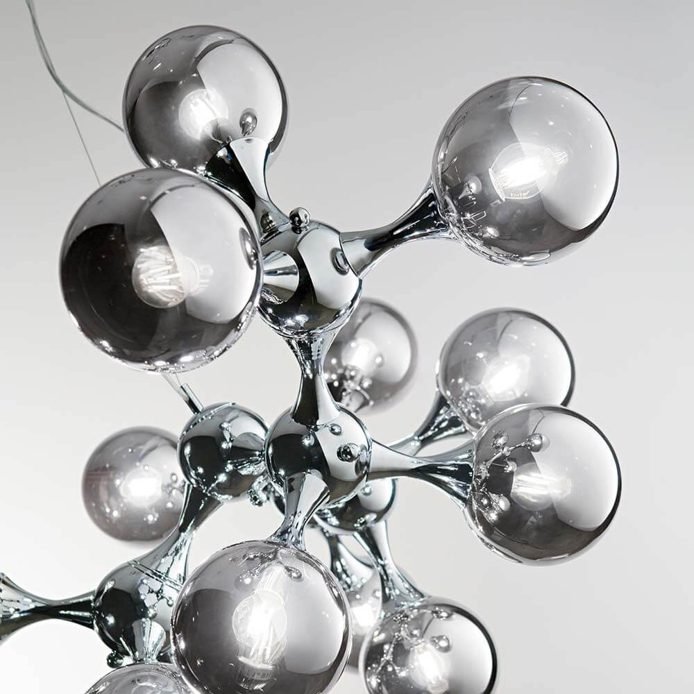 Pendelleuchte Nodi Chrom 15-flg. Chrom in glänzendem Chrom-Design mit innovativer Kugel-Natur.