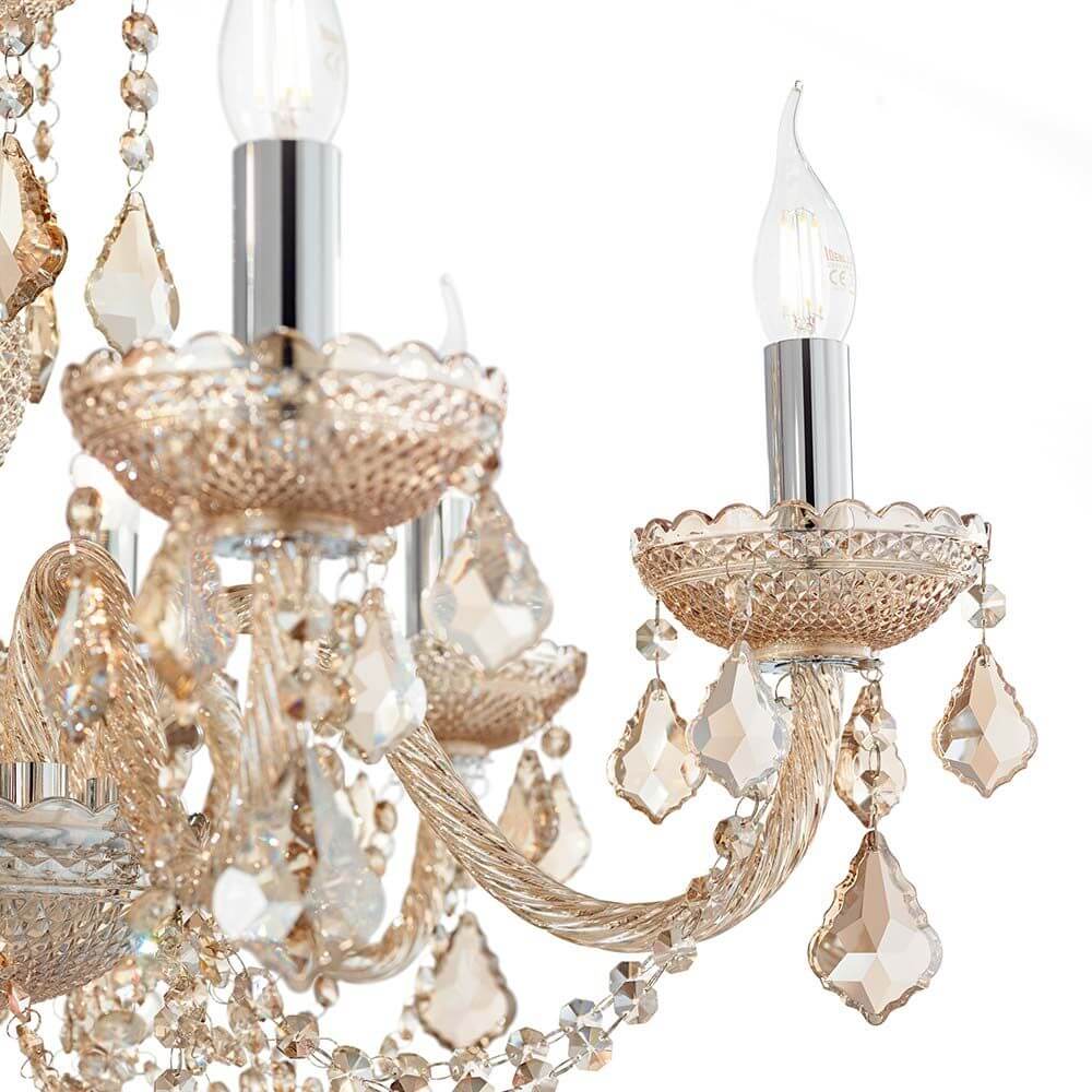 Pendelleuchte Rose 8-flg. Amber, Chrom mit funkelnden Kristalllüstern und eleganten Details.