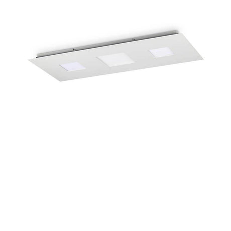 Relax LED Deckenleuchte mit modernem Design und drei quadratischen Lichtquellen.