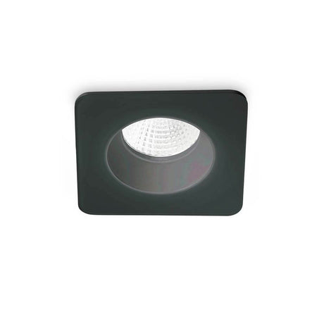 Room LED Einbauleuchte IP65 in quadratischer Form mit reflektierendem Innenleben.