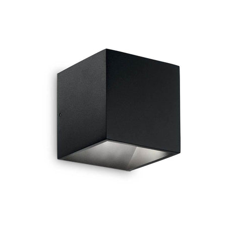 Rubik LED Außenwandleuchte IP44 in modernem quadratischen Design, ideal für außen.