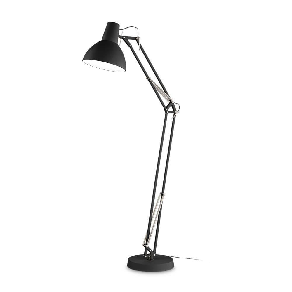 Wally Stehleuchte 160cm in modernem Design mit verstellbarem Arm und schwarzem Lampenschirm.