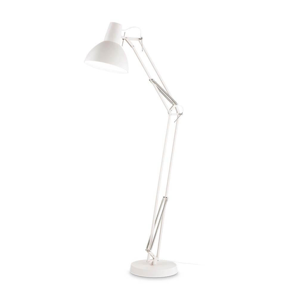 Wally Stehleuchte 160cm in modernem Design, ideal für vielseitige Beleuchtungslösungen.