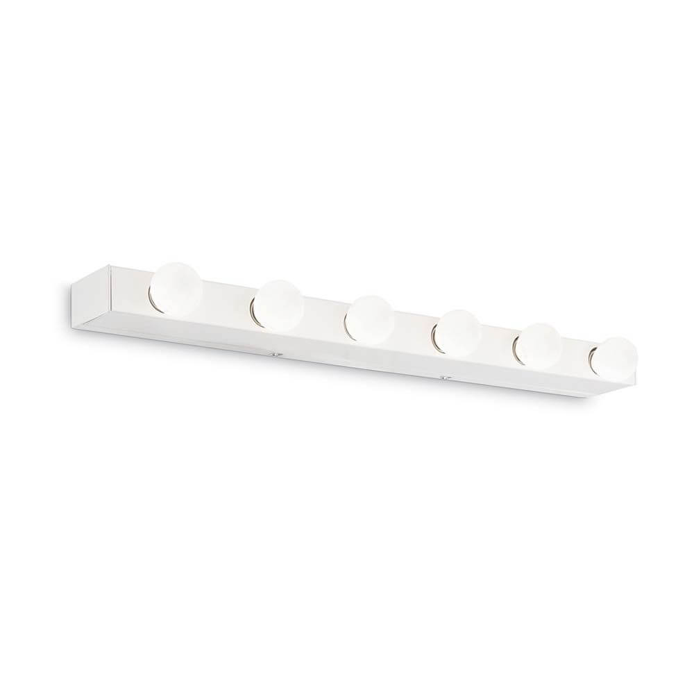 Wandleuchte Prive Ap6 Weiß mit sechs runden Leuchtkörpern auf einem weißen Gehäuse.