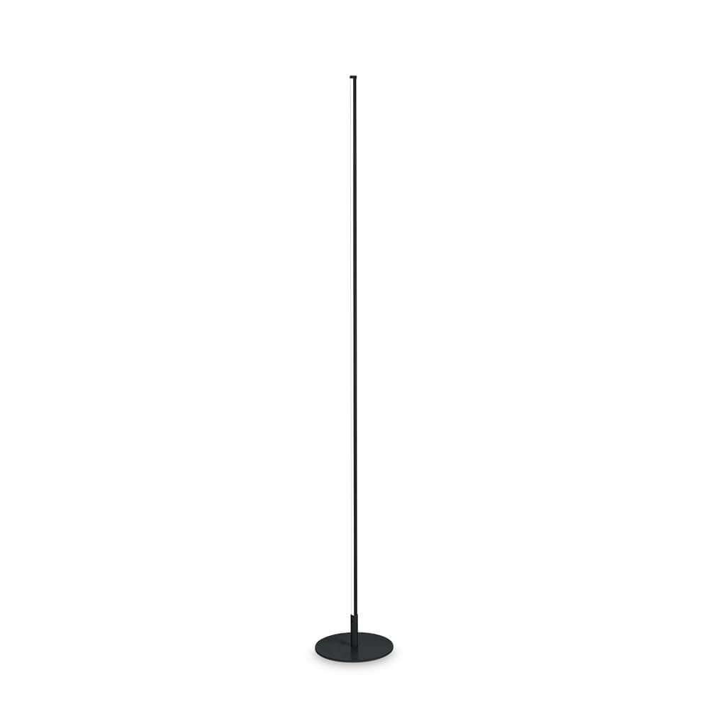 Yoko LED Stehleuchte Metall in modernem Design, ideale Beleuchtung für Wohnräume.