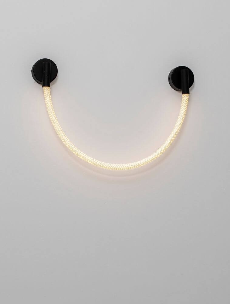 Ilane LED Wandleuchte Halbrund 3000K Schwarz, modernes Design mit warmem Licht.