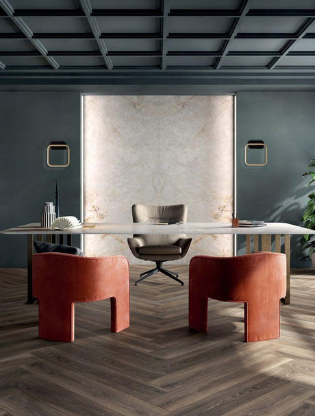 Imar LED Wandleuchte 3200K Schwarz, Gold an moderner Wand im eleganten Innenraum