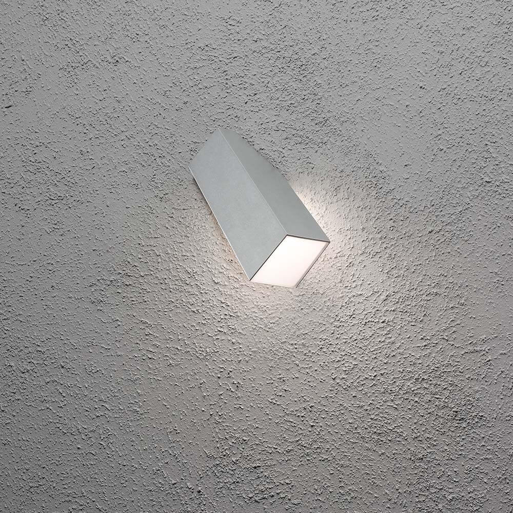 Imola LED Außen-Wandleuchte Style Design Grau, opales Acrylglas an einer Wand montiert