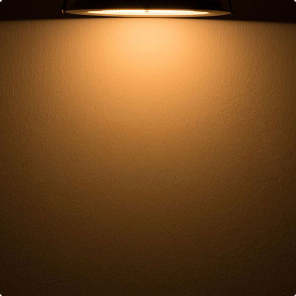 Indirektes Einbau LED-Panel 1030lm Ø 17,3cm in warm weißer Beleuchtung, ideal für gemütliche Wohnräume.