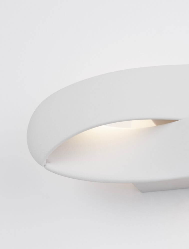 Detailansicht der Infinity LED Wandleuchte 3000K Weiß mit warmweißem Licht und elegantem Design.