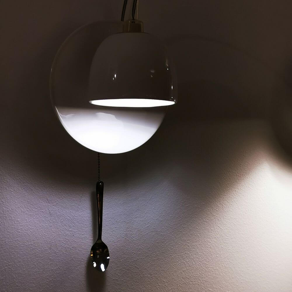 Ingo Maurer Wandleuchte Light au Lait Kaffeetasse mit Löffel-Einschalter und drehbarem Design