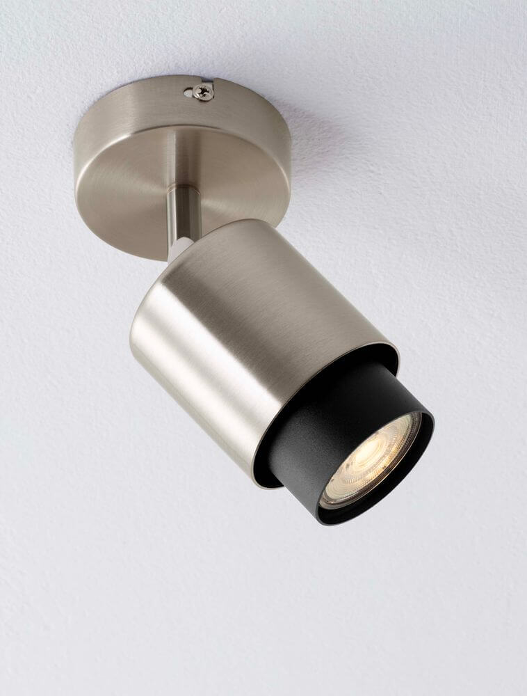 Ison Deckenleuchte GU10 Ø 15cm in modernem Design mit schwarzem Lampenschirm und verchromtem Sockel.