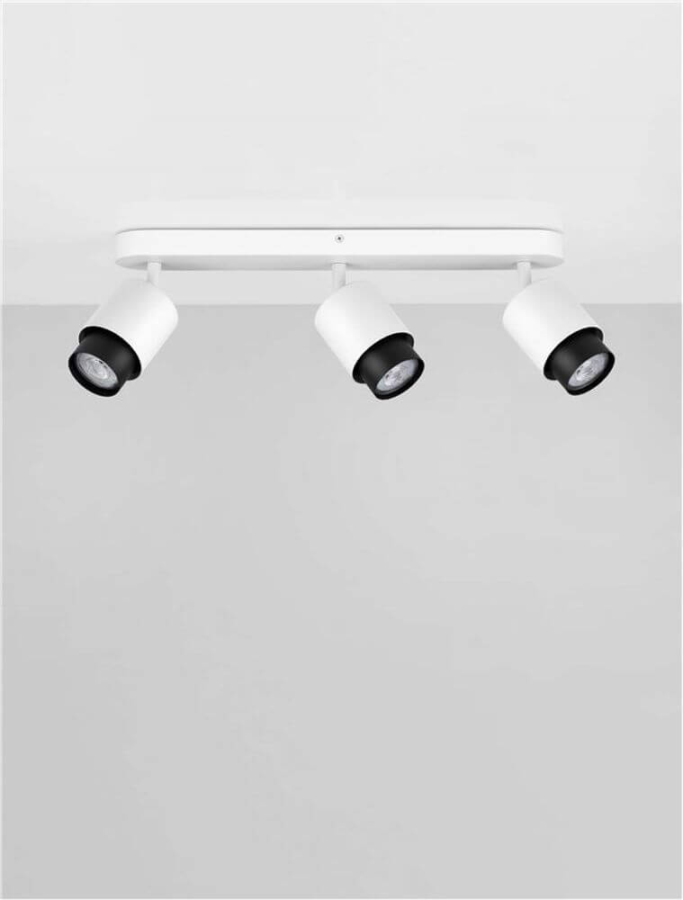Ison Deckenleuchte GU10 3-flammig mit weißem Gehäuse und schwarzen Spotlights.
