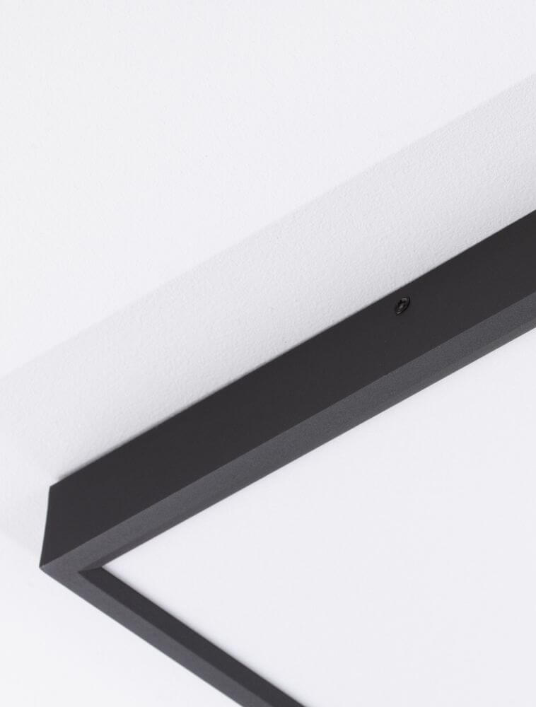 Detailansicht der Itos LED Deckenleuchte 3000K mit minimalistischem Design in Schwarz