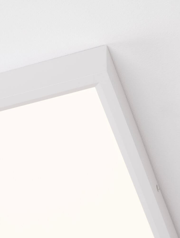 Itos LED Deckenleuchte 3000K Detailansicht des minimalistischen Rahmens in Schwarz.
