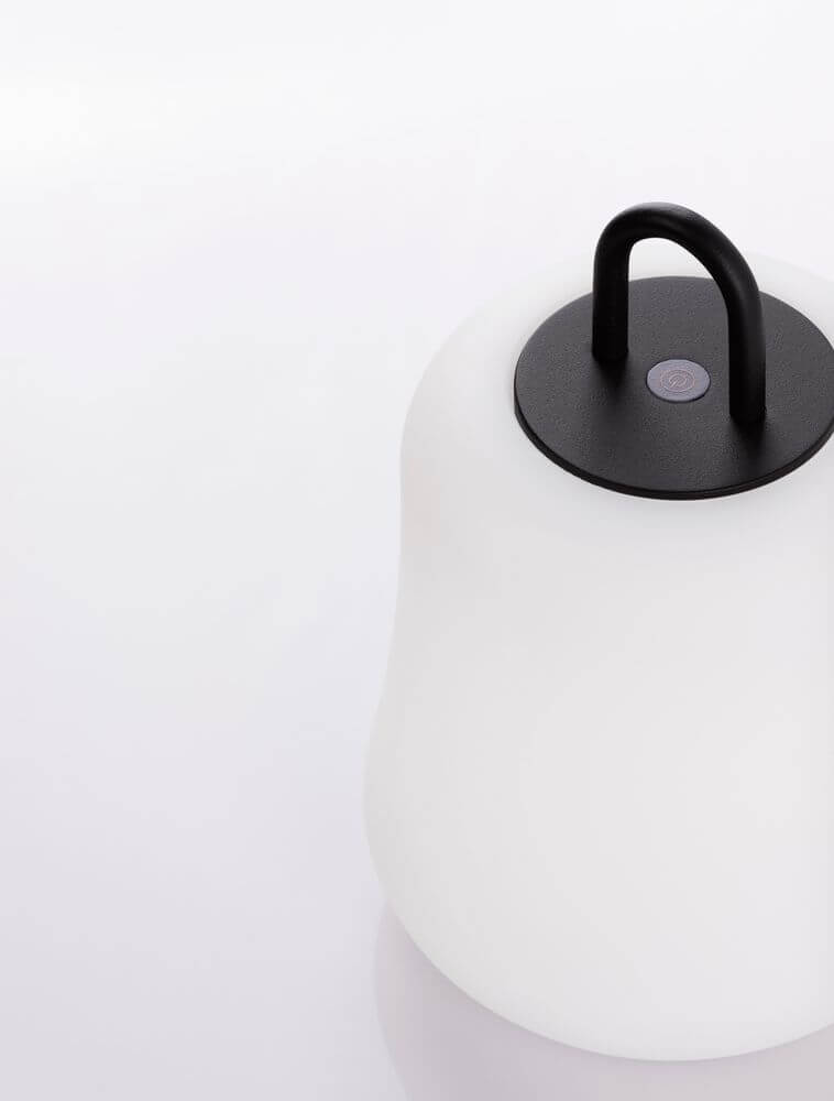 Jigra LED Außenstehleuchte 3000K Schwarz IP54 – moderne Tischleuchte für Balkon und Wohnzimmer.