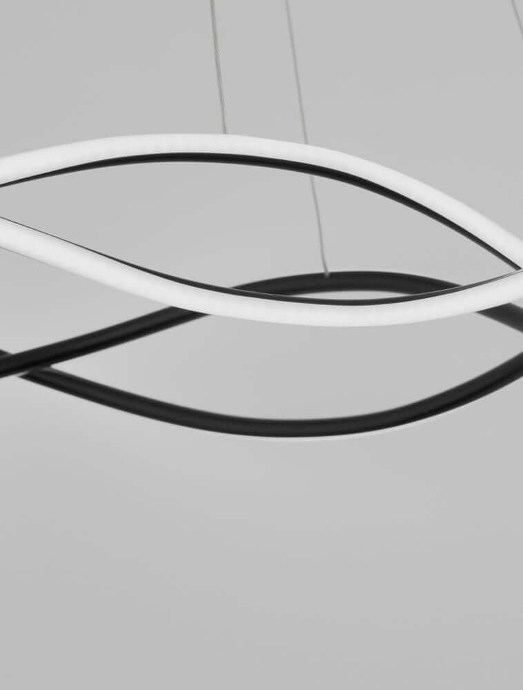 Jinal LED Deckenleuchte 2-flammig 3000K Schwarz mit futuristischem Design und geschwungenen Formen.