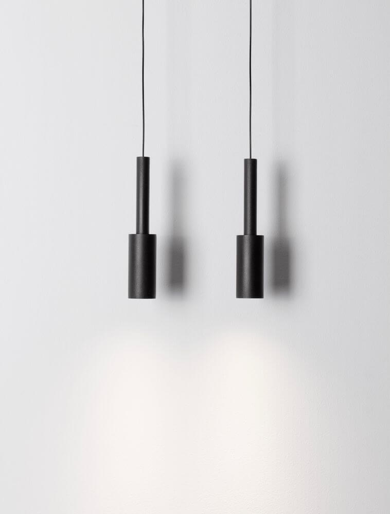 Joy LED Pendelleuchte 2-flammig 3000K mit schwarzem Design und filigraner Aufhängung.