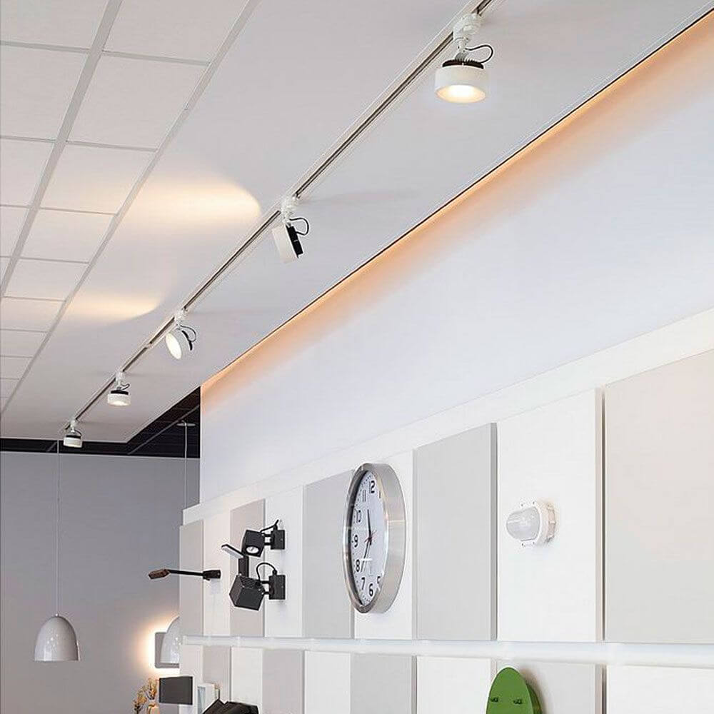 Kalu Track LED Pro Leuchtenkopf inkl. 3P.-Adapter 3000K Weiß in moderne Deckenleuchte eingefügt.