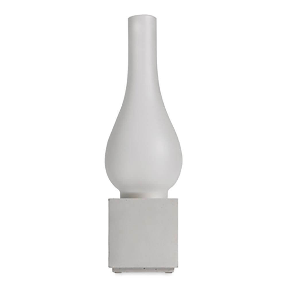 Karman Amarcord Wandleuchte in eleganter Form, ideal für verschiedene Wohnbereiche.