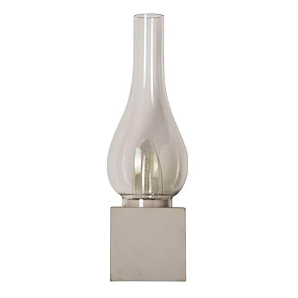 Karman Amarcord Wandleuchte in eleganter Design-Optik mit klarem Glas und quadratischem Sockel.