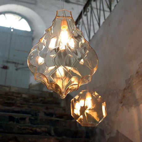 Karman Hängeleuchte 24 Karati, zeitgemäße Design-Hängeleuchte mit funkelnder Kristallform und schöner Lichtgebung.