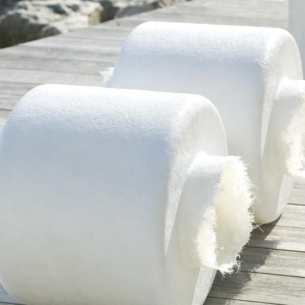 Detailansicht der Karman Kimono Hängelampe mit fransigem Rand, ideal für Außenbereiche und Terrassen.