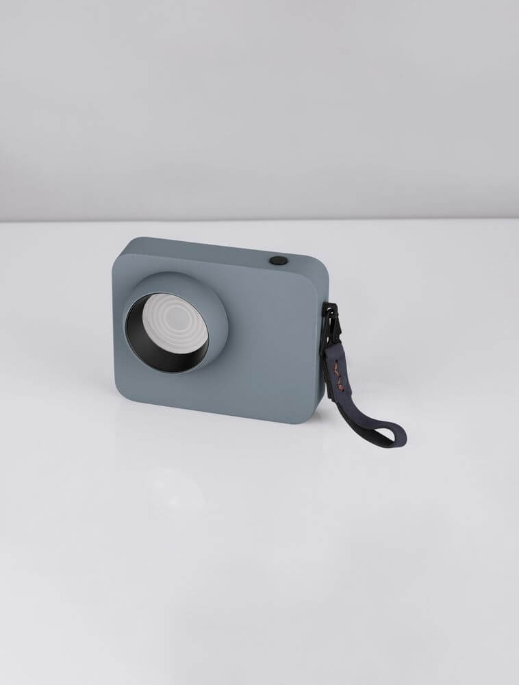 Kedros LED Tischleuchte 3000K in modernem Design, gefertigt aus Stahl und Aluminium, ideal für jedes Interieur.