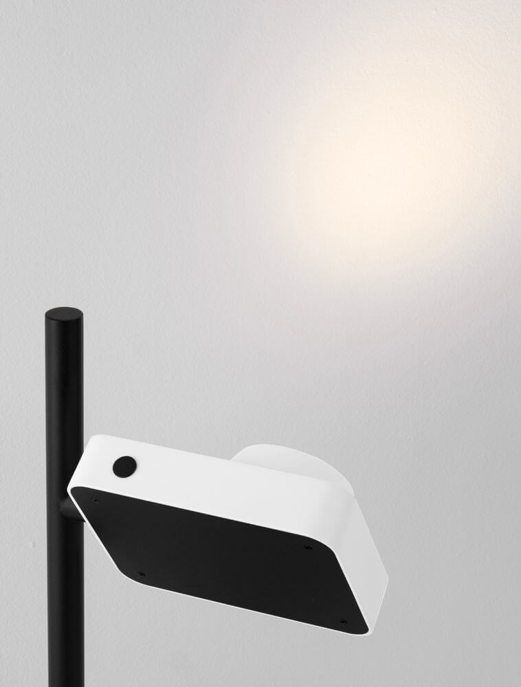 Kedros LED Tischleuchte 3000K mit Lampenfuß, moderne Schreibtischleuchte mit hochwertigem Design in Schwarz und Weiß.