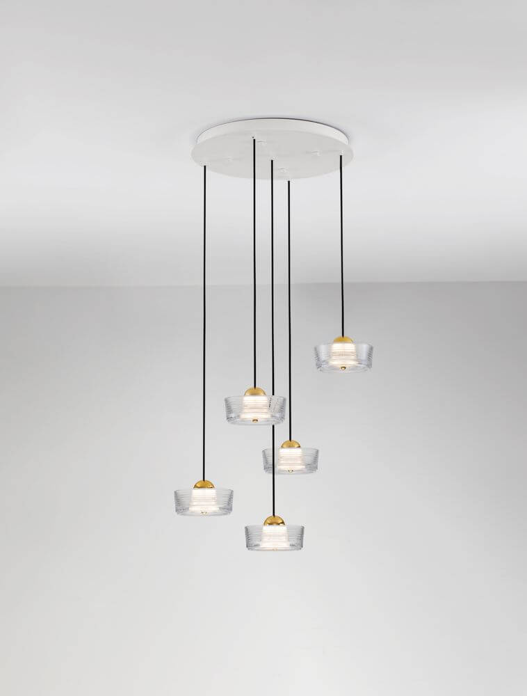 Keros LED Pendelleuchte 5-flammig 3000K Gold mit modernen Glaskörpern in elegantem Design.