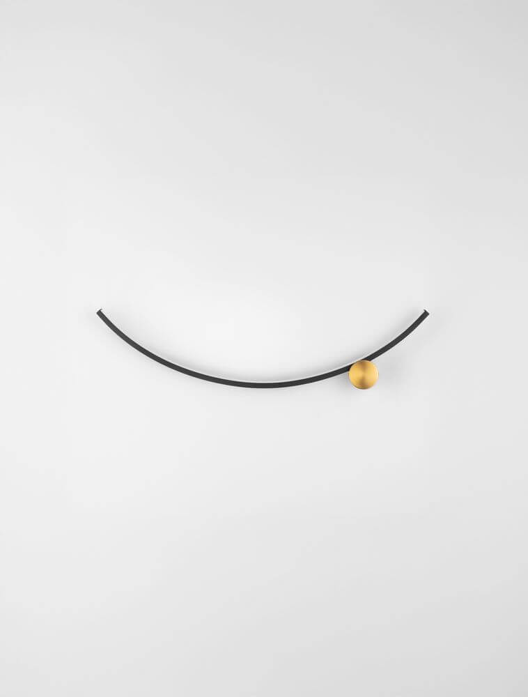 Kima LED Wandleuchte Bogen 3000K Schwarz, Gold - minimalistisches Design mit warmem Licht.