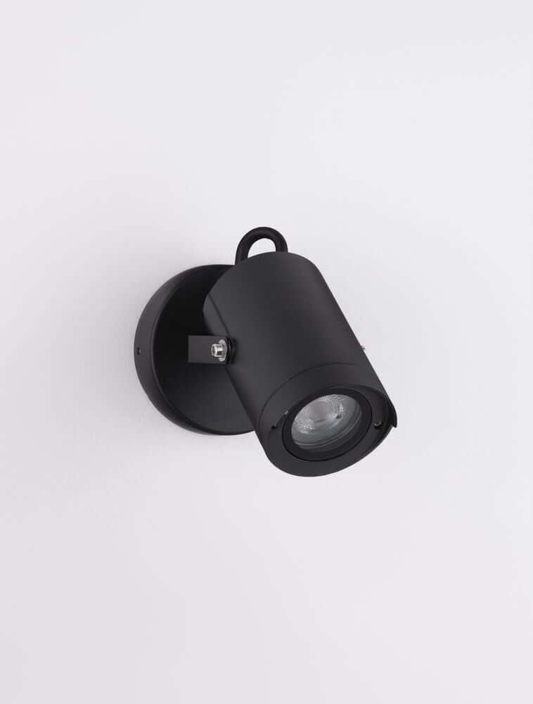 Kimiko Außenwandleuchte Schwarz IP54, minimalistisch und elegant für stimmungsvolle Außebeleuchtung.