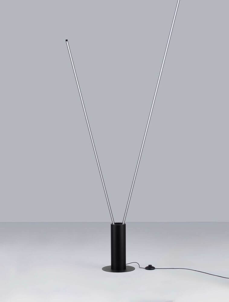 Kimolia LED Stehlampe 2-flammig Ø 22cm 3000K mit modernem, minimalistischen Design und zwei langen Lichtarmen.