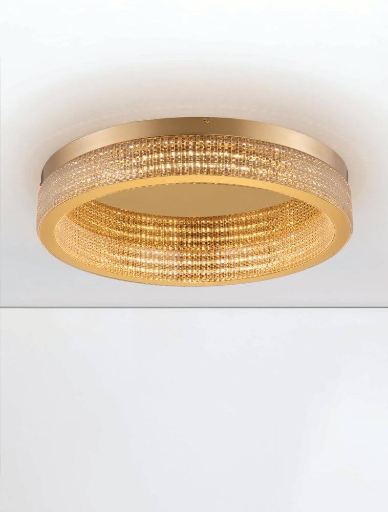 Elegante Kinara Deckenleuchte in Gold mit 3000K Lichtfarbe, ideal für stilvolle Innenräume.