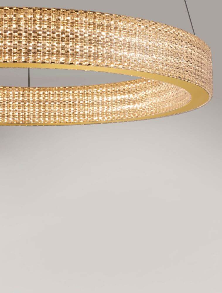 Kinara Pendelleuchte Ø 60cm 3000K Gold mit funkelnder Acryl-Optik und edlem Goldton.