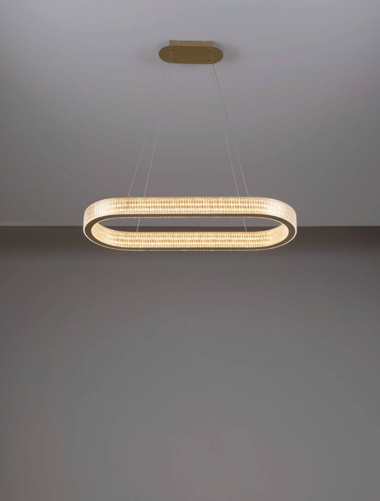 Kinara Pendelleuchte Stadion 3000K Gold mit elegantem Design und warmweißem Licht für stilvolle Räume.