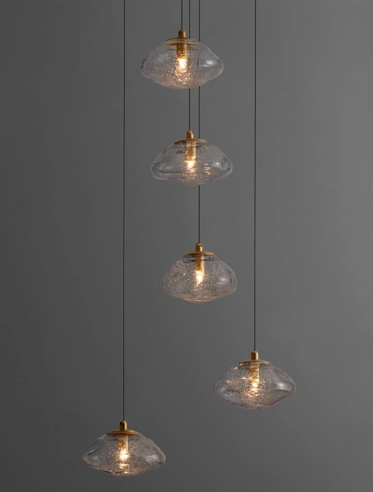 King Pendelleuchte 5-flammig Ø 35cm Gold, Transparent mit Blasenglas und messingfarbenem Metall.